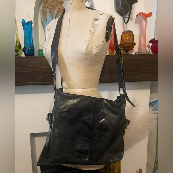 Sondra Roberts large Crossbody bag - Picture 2 of 11